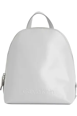 Calvin Klein Sac à Dos Femme Embossed Round Élégant, Gris (Mirage Gray), Taille Unique