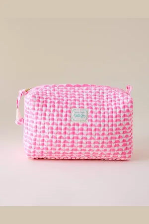 Dilli Grey Trousse de Toilette Festonnée Gris Dilli par en Pink chez Anthropologie