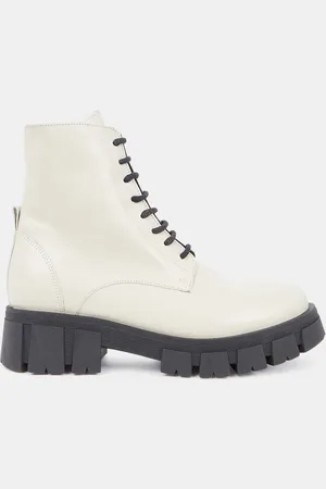 Galeries Lafayette Boots à lacets semelle épaisse beiges - Talon 4,5 cm