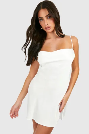 Boohoo "Petite",Robe Nuisette Satinée À Col Bénitier