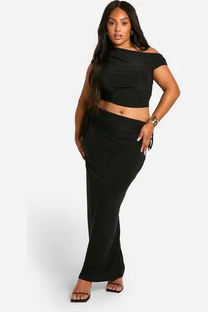 Boohoo Grande Taille,Ensemble Avec Top Asymétrique Et Jupe Plissée