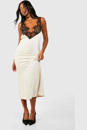 Boohoo Robe Nuisette Satinée À Bordure En Dentelle