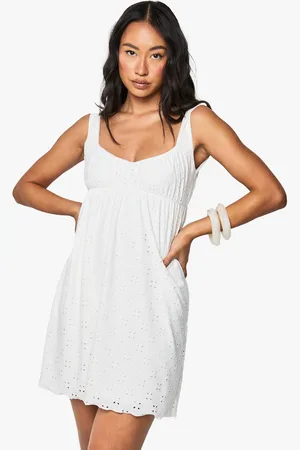 Boohoo Robe Babydoll Brodée À Col Carré