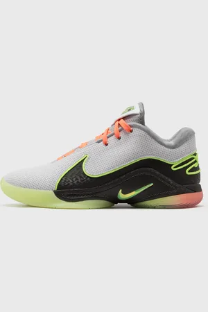 Nike LEBRON XXII men Basketball|High-& Midtop