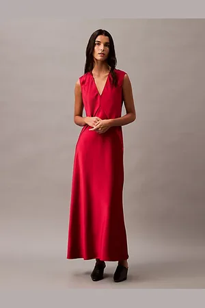 Calvin Klein Robe sans manches en satin à col en V