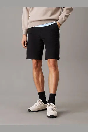 Calvin Klein Short chino droit en sergé