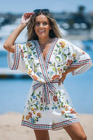 Cupshe Combishort à demi-manches et col surplis à fleurs