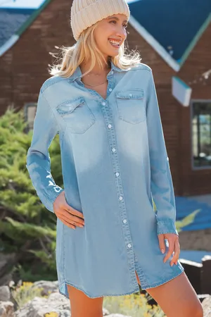Cupshe Robe chemise courte à boutons sur le devant en denim décoloré