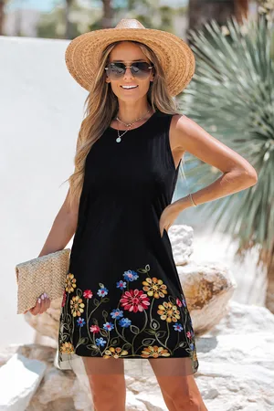 Cupshe Robe courte noire sans manches et à ourlet broderie