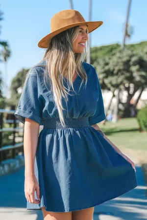 Cupshe Robe courte en denim à col en V avec taille à smocks