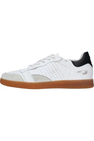 D.A.T.E. A TA MAISON. Des baskettes blanches