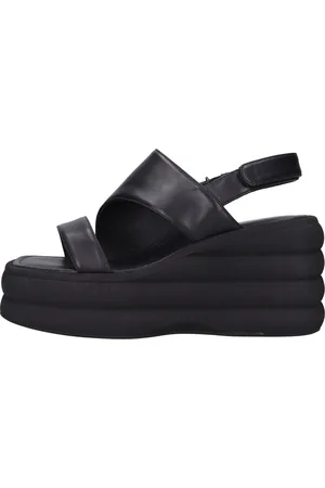 Emanuélle vee Chaussures a talons noires