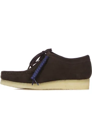 Clarks Chaussure de style de vie pour hommes Wallabee en daim marron fonce