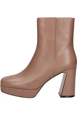 Emanuélle vee Bottes marron