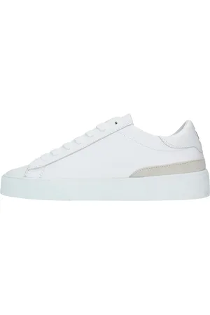 D.A.T.E. A TA MAISON. Des baskettes blanches