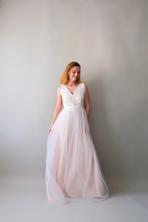 FaithCauvain Robe De Mariée Colorée Rose Poudrée Tutu Long. Ensemble Mariage Couleur Pastel. Princesse Sans Manches. Tulle Couleur, Dentelle