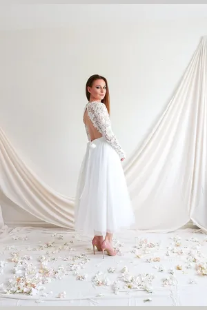 FaithCauvain Robe De Mariée Dos Nu Longueur Midi En Dentelle Et Tulle, Style Bohème Pour Mariage Civil, Création Sur-Mesure Romantique Légère