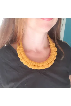 ManiEtLou Collier Corde Coton Noué Épais Chunky Plastron Bijou Fantaisie Cadeau Tendance Macramé Fait Main Noeud Marin Moutarde Femme Maman
