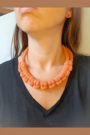ManiEtLou Collier Corde Coton Noué Épais Chunky Plastron Bijou Fantaisie Cadeau Tendance Macramé Fait Main Noeud Marin Terracotta Femme Maman