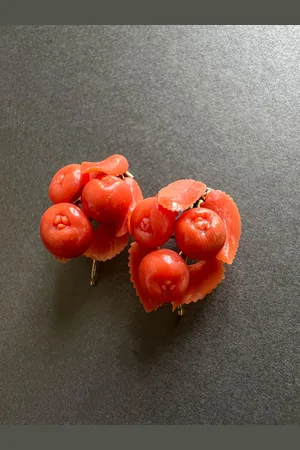 Curiously Timeless Boucles D