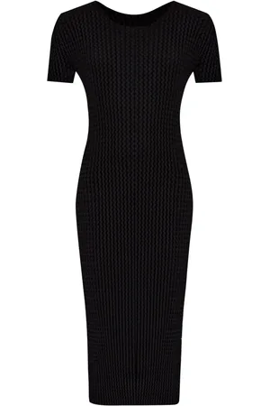 Issey Miyake Robe mi-longue à manches courtes