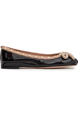 VALENTINO GARAVANI Ballerines en cuir verni à ornements Rockstud