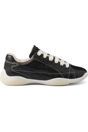 Prada Baskets en cuir à lacets