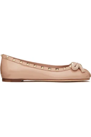 VALENTINO GARAVANI Ballerines en cuir verni à ornements Rockstud