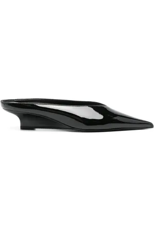 Totême Mules en cuir verni 35 mm