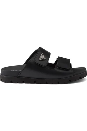 Prada Sandales en cuir à plaque logo en émail