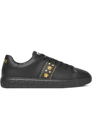 VERSACE Baskets cloutées Greca