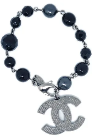 CHANEL Bracelet serti de perles artificielles CC (2011)