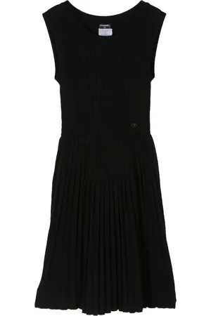 CHANEL Robe sans manches en maille nervurée (2007)