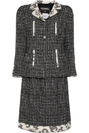 CHANEL Tailleur-jupe à design de veste (2006)