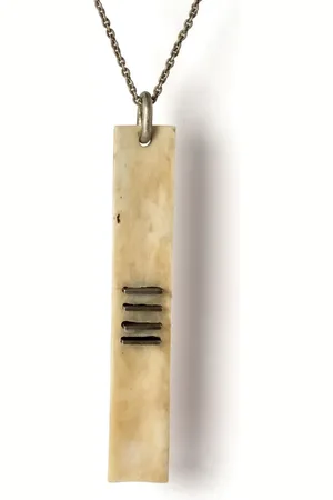 PARTS OF FOUR Collier Plate Slab