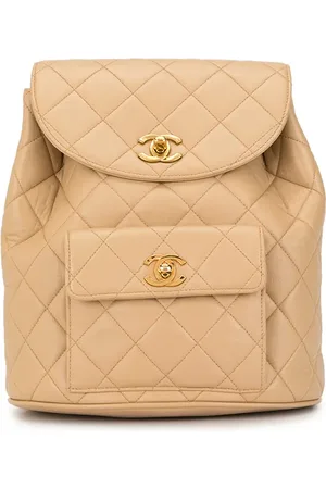 CHANEL Sac à dos matelassé à plaque logo