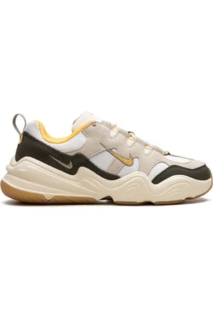 Nike Baskets Tech Hera 