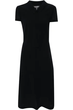 CHANEL Robe mi-longue à col pointu (1999)
