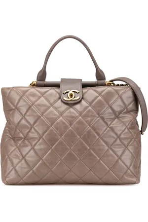 CHANEL Sac à main Gold Bar Tote en cuir de veau matelassé à fini glaçé (2016-2017)
