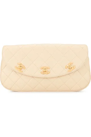 CHANEL Pochette matelassée à logo