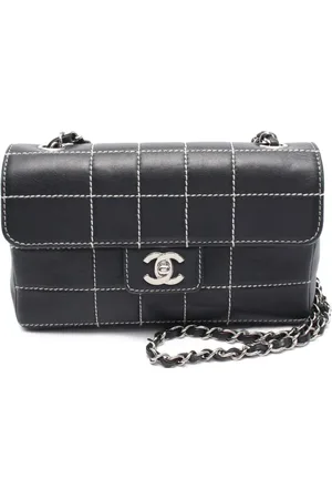 CHANEL Sac porté épaule à matelassage Chocolate Bar (2002-2003)