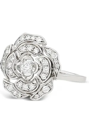 CHANEL Bague Bouton de Camélia en or blanc 18ct pavée de diamant