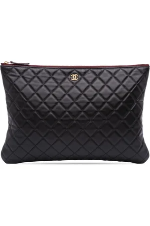 CHANEL Grande pochette O Case en peau d
