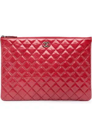 CHANEL Grande pochette matelassée O Case à fini verni (2014)