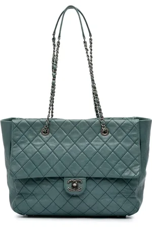 CHANEL Grand sac porté épaule matelassé Front Flap en cuir d