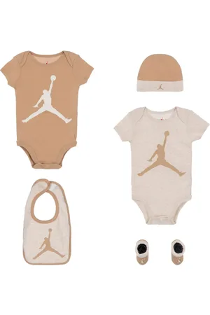 Jordan Trousseau de naissance à 5 pièces