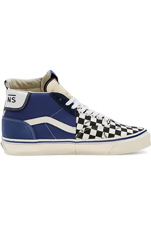 Vans Baskets Clash the Wall