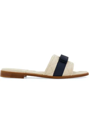 Salvatore Ferragamo Claquettes matelassées à applique Vara Bow