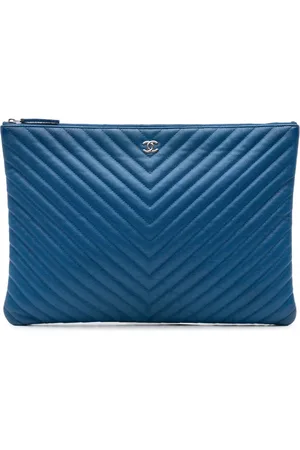 CHANEL Grande pochette O Case en cuir Caviar à matelassage CC chevron (2017-2018)