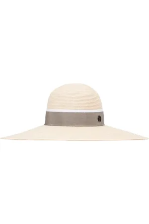 Le Mont St Michel Chapeau Blanche